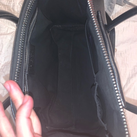 Authentic givenchy antigona. Smooth black leather. Great condition! - Picture 6 of 8